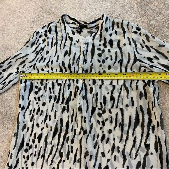 Forever 21 black white animal print blouse Sz M - Picture 6 of 9